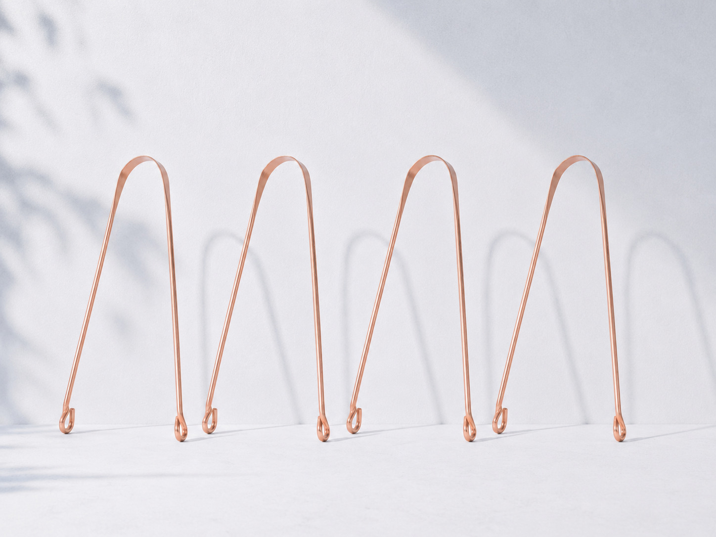 A loose batch of copper tongue scrapers in bulk, without individual wrapping